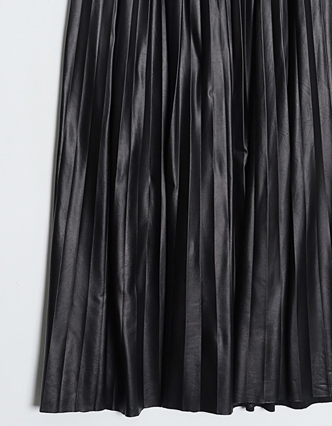 LAKOLE Coated Pleats Skirt (26~27) 상품이미지3