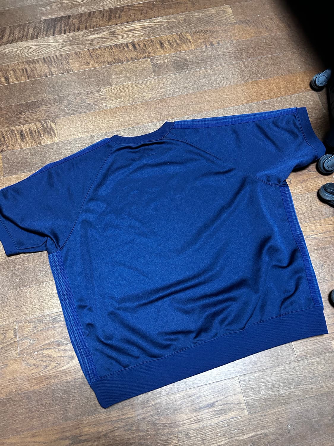 니들스 x Studious 트랙 숏슬리브 크루넥 네이비 상품이미지5