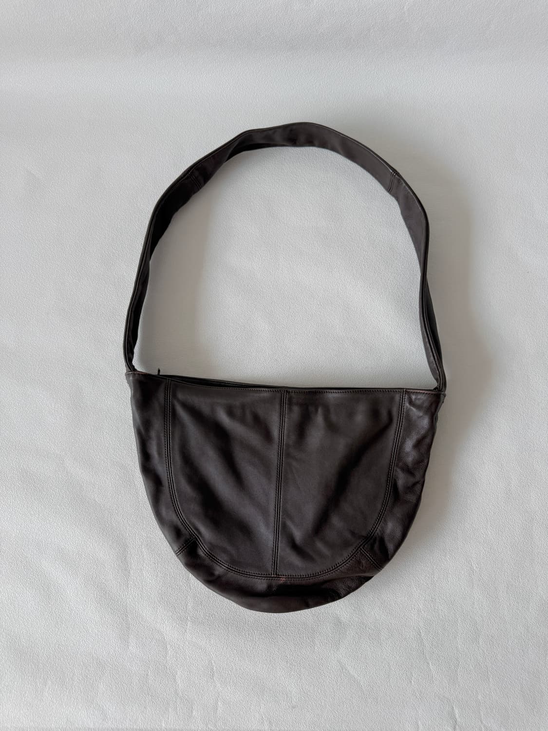 유르트(YURT) 레더 크로스백(큰 사이즈) 상품이미지1