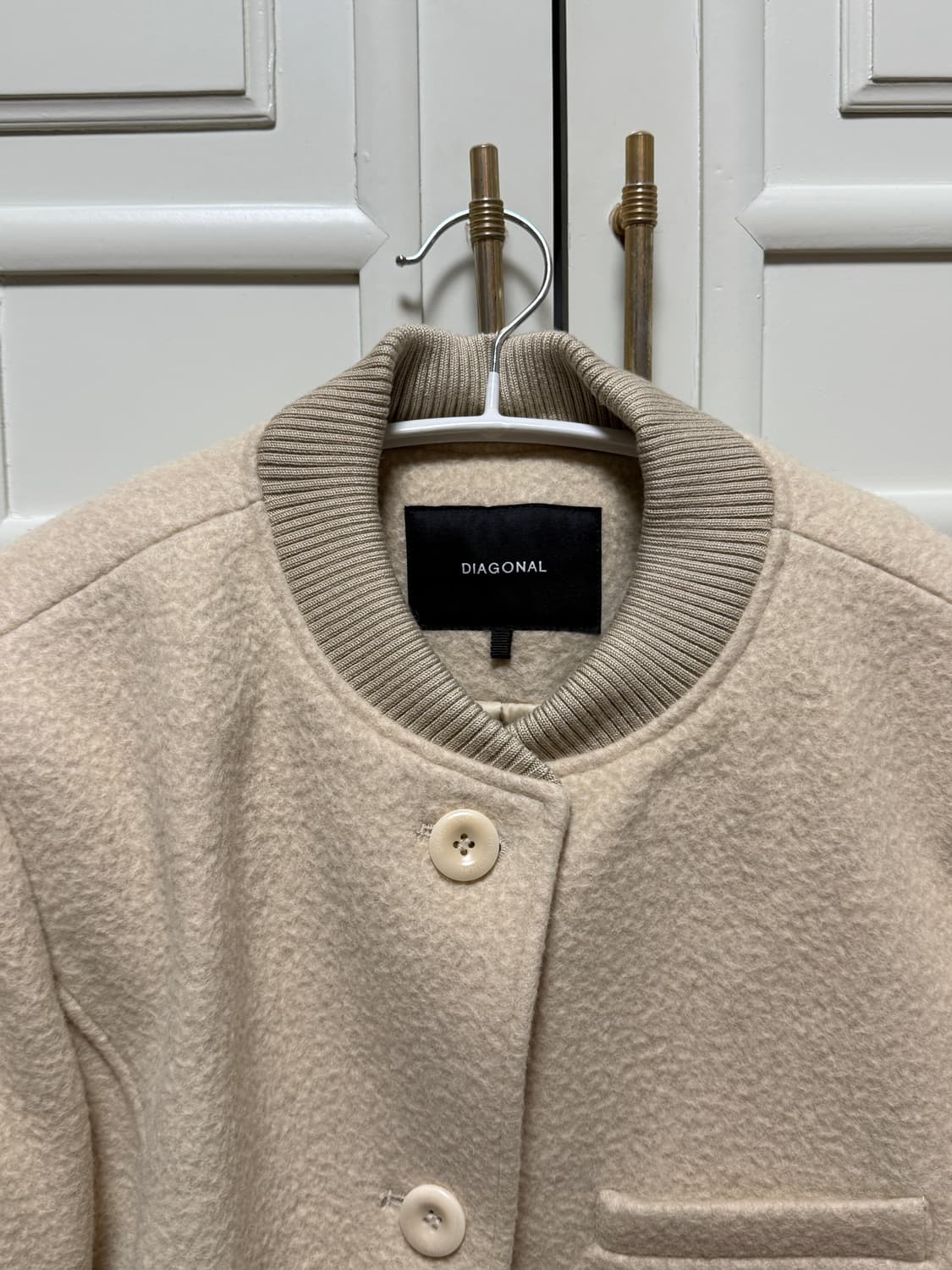 다이애그널 크롭 봄버 자켓 베이지 상품이미지2