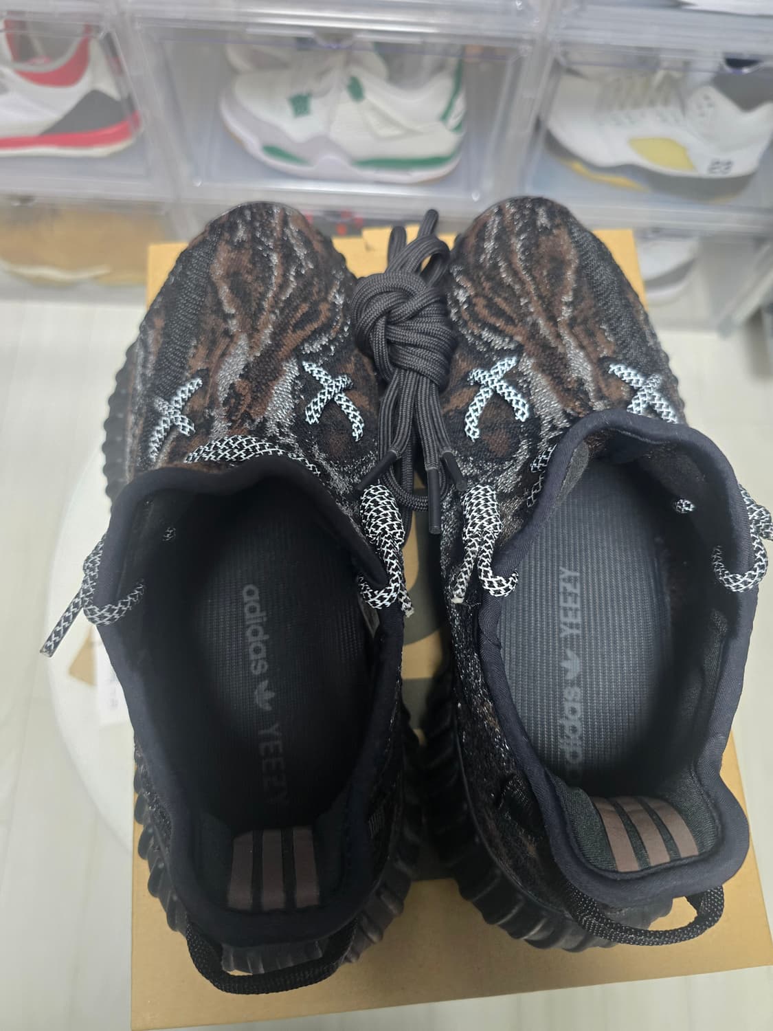 아디다스 이지부스트 350 V2 믹스 락 상품이미지4