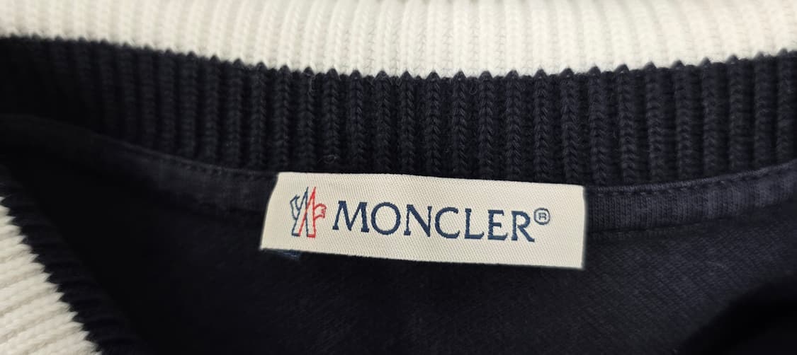 [정품] 몽클레어 키즈 네이비 폴로티.
싸이즈 12A 상품이미지4