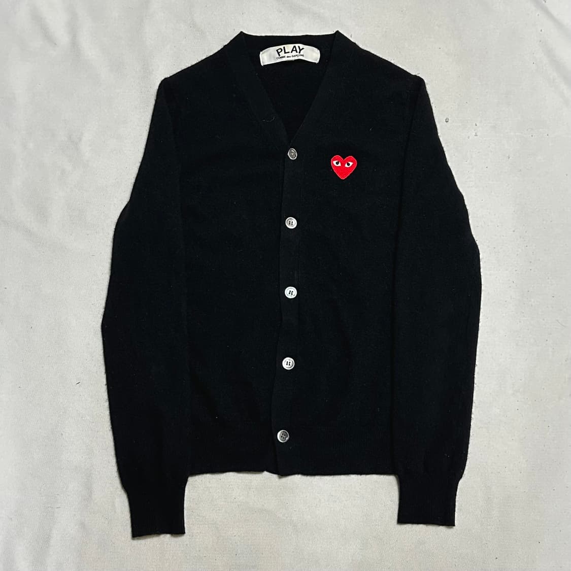 M 꼼데가르송 하트로고 브이넥 블랙 울 가디건 상품이미지2