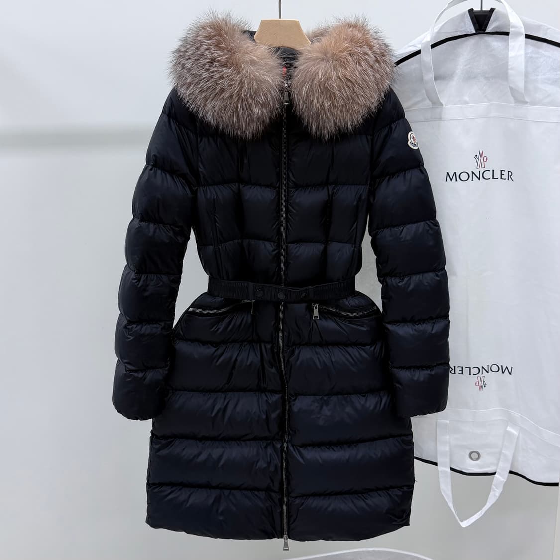 [S+급/0] 몽클레어 보에딕 여성패딩 블랙 폭스퍼 풀구성 상품이미지1