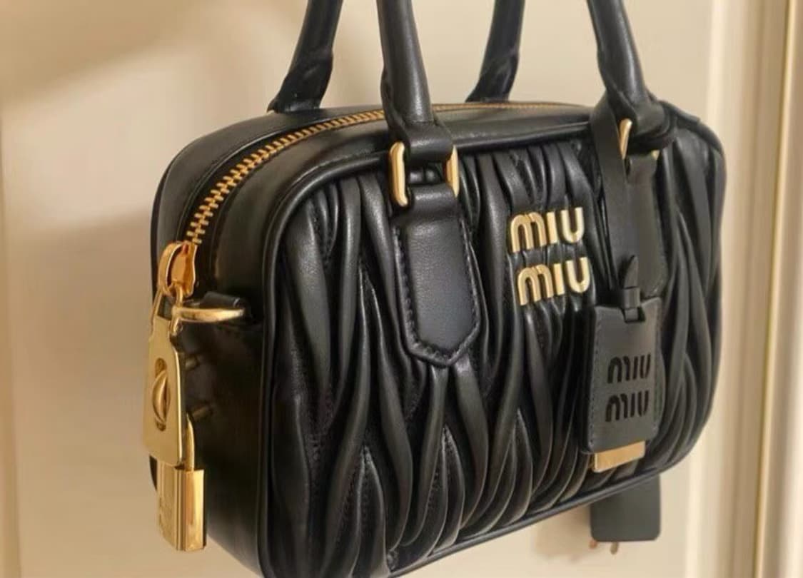 미우 미우 아르카디 마테라쎄 나파 레더 미니백 블랙 상품이미지1