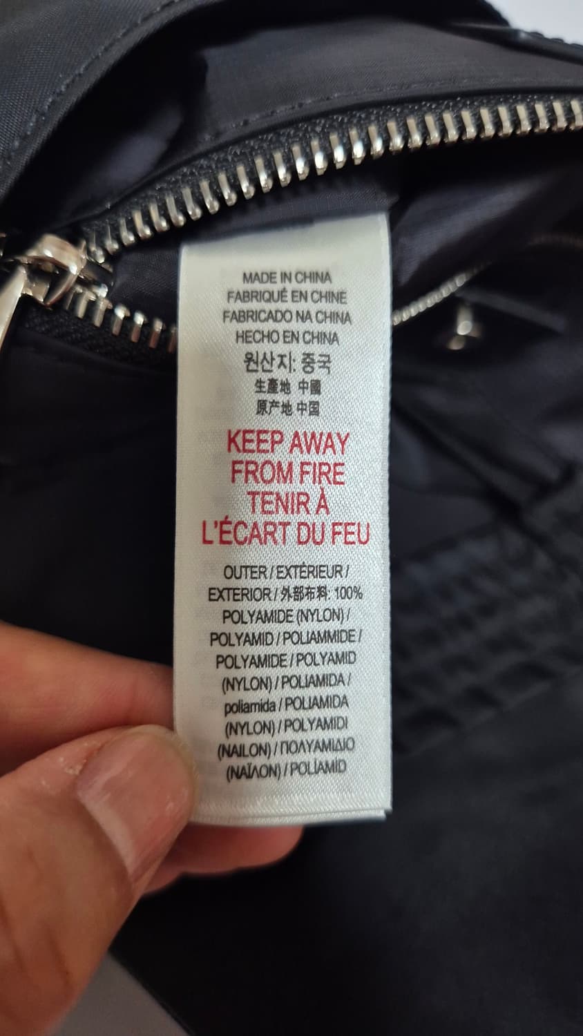 버버리 로고 프린트 나일론 트렌치 토트백 상품이미지3