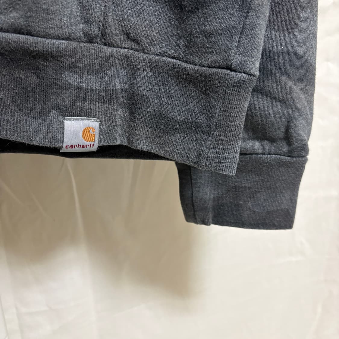 칼하트 WIP 카모플라주 아치 로고 기모 후드티 / 차콜, M 상품이미지5