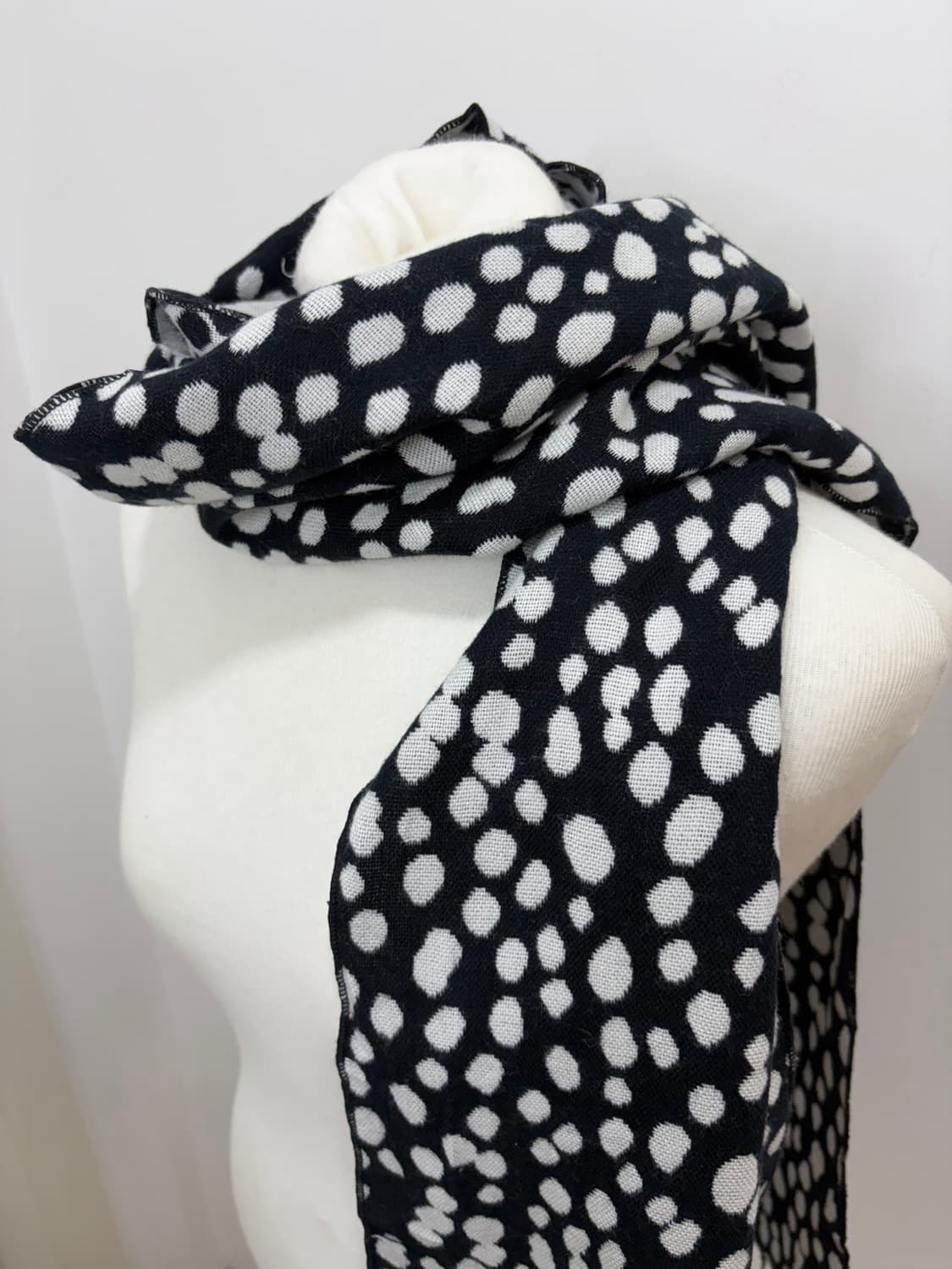 검흰 도트 땡땡이 머플러 목도리 상품이미지2