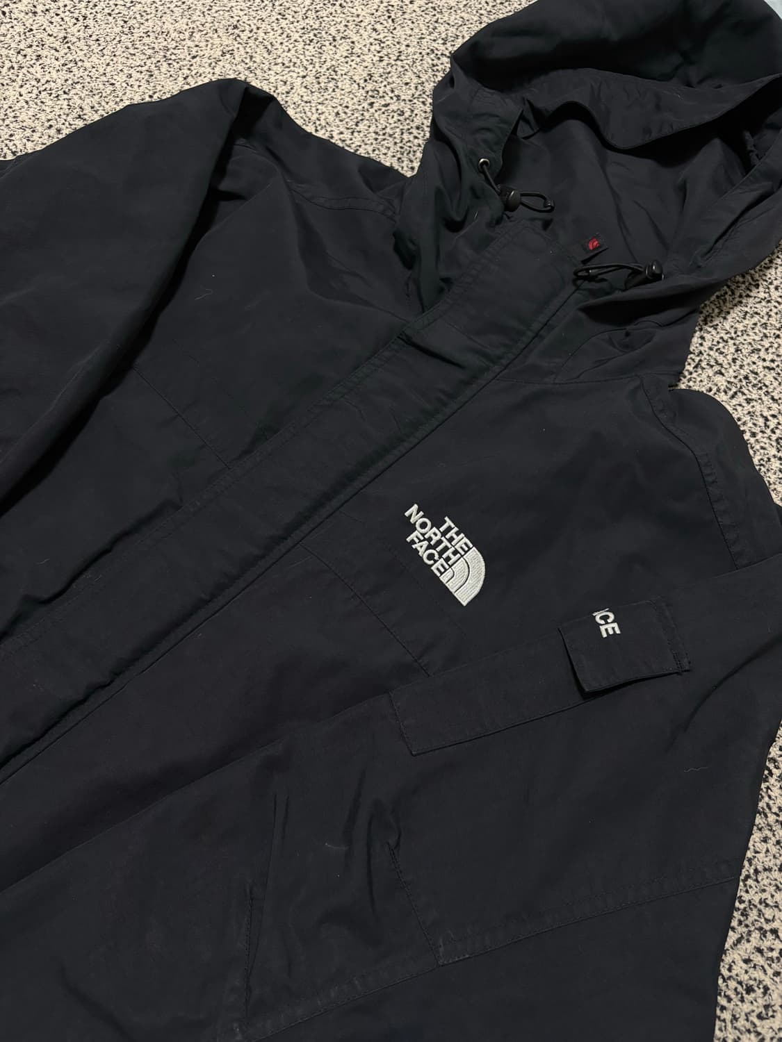 노스페이스 블랙 후드 바람막이 자켓 상품이미지2