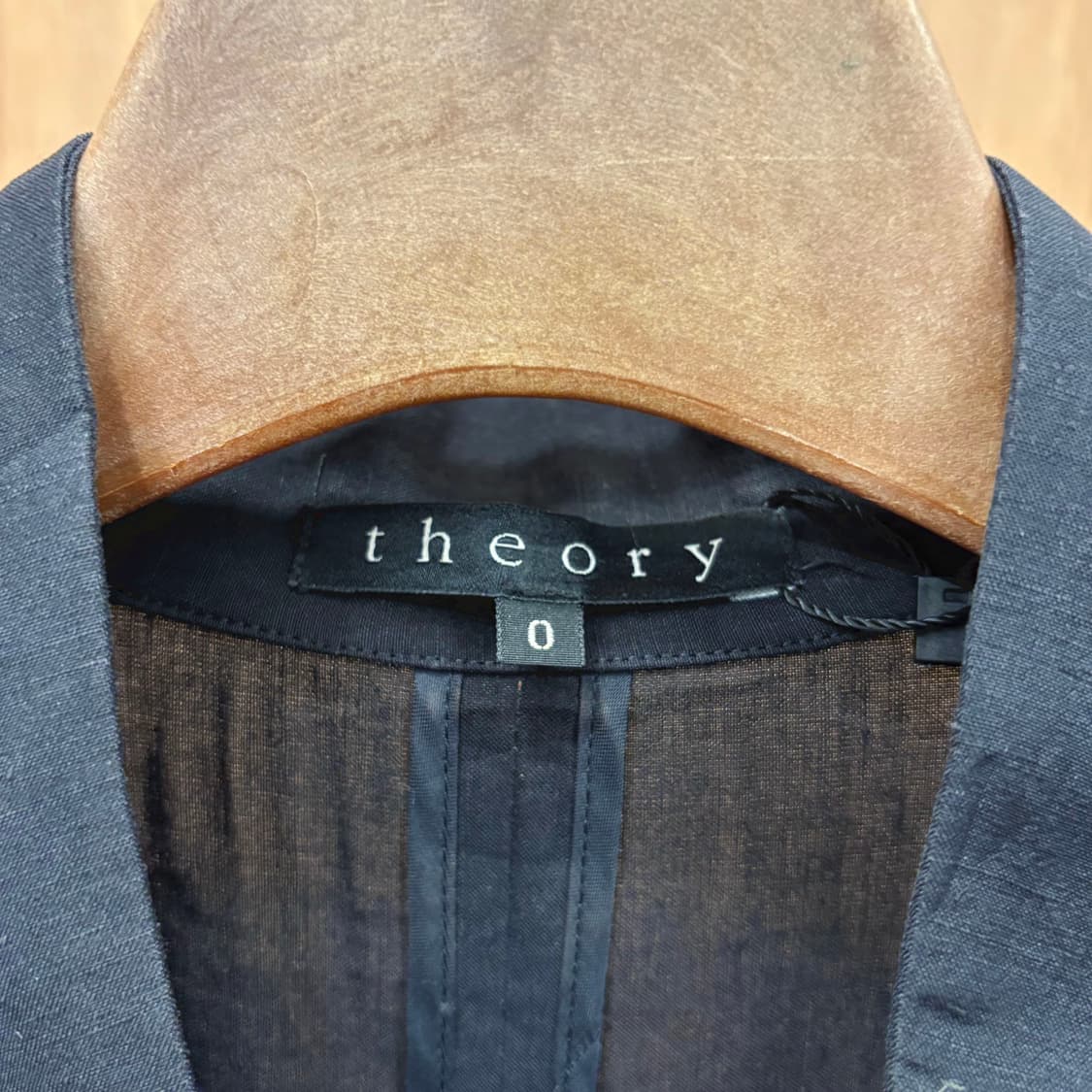 띠어리 긴팔 오픈 자켓 크런치 텍스처 포켓 어깨 셔링 디테일 슬림핏 블랙 상품이미지6