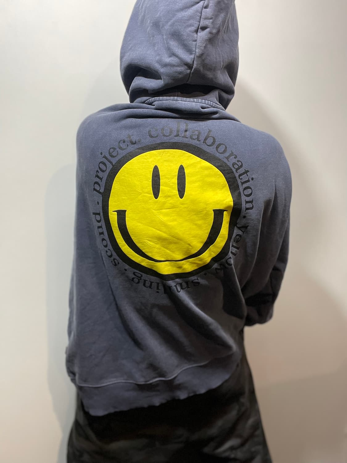 스마일 프린팅 후드티 네이비 상품이미지1