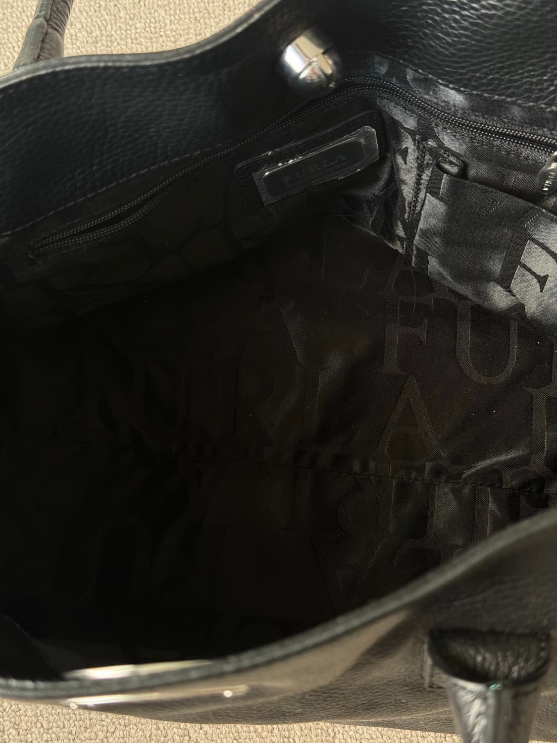 Furla 블랙 레더 투웨이 숄더백 샤넬 서프백 스타일 상품이미지4