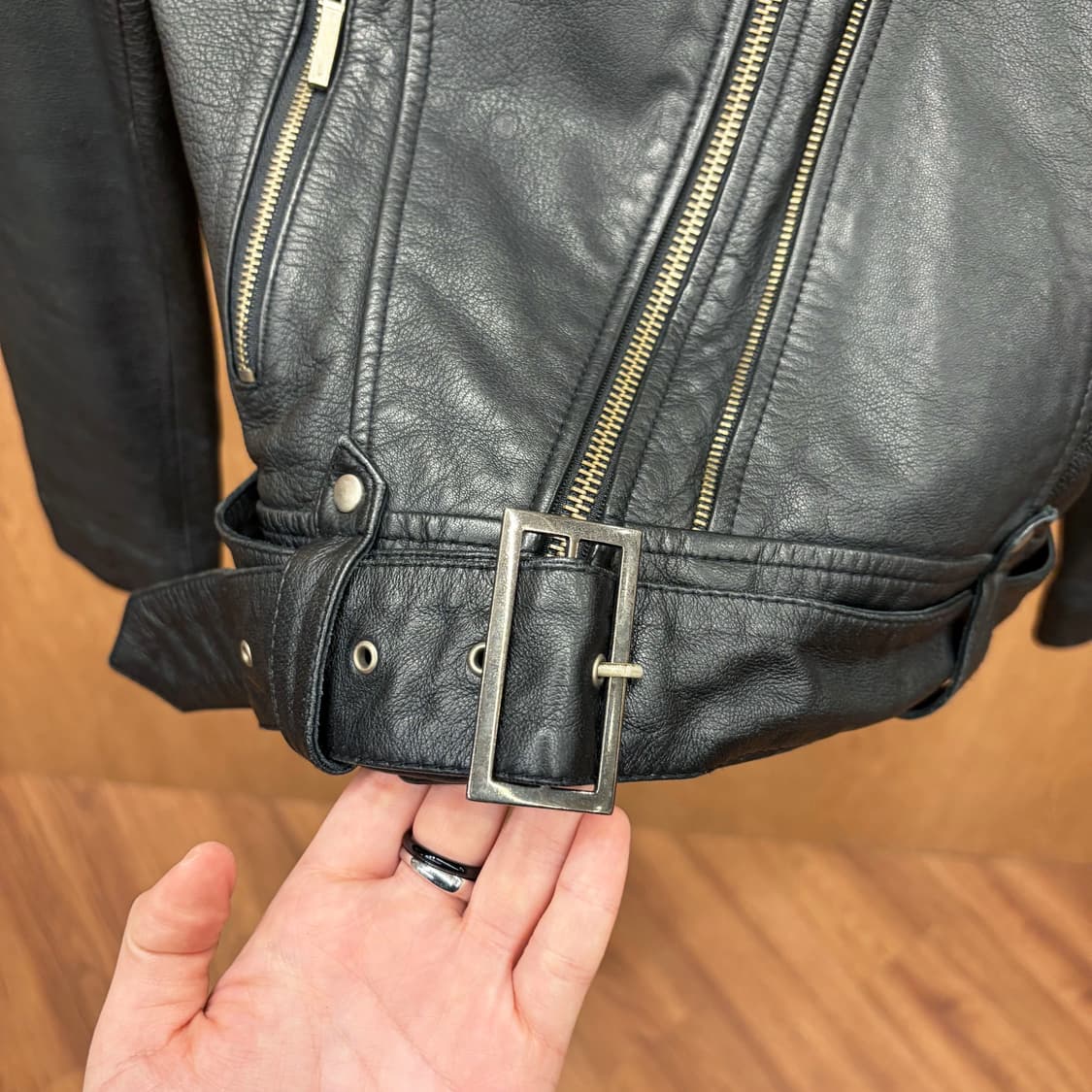 빈티지 레더 라이더 자켓 숄더 견장 스터드 밑단 벨트 스트랩 디테일 블랙 상품이미지7