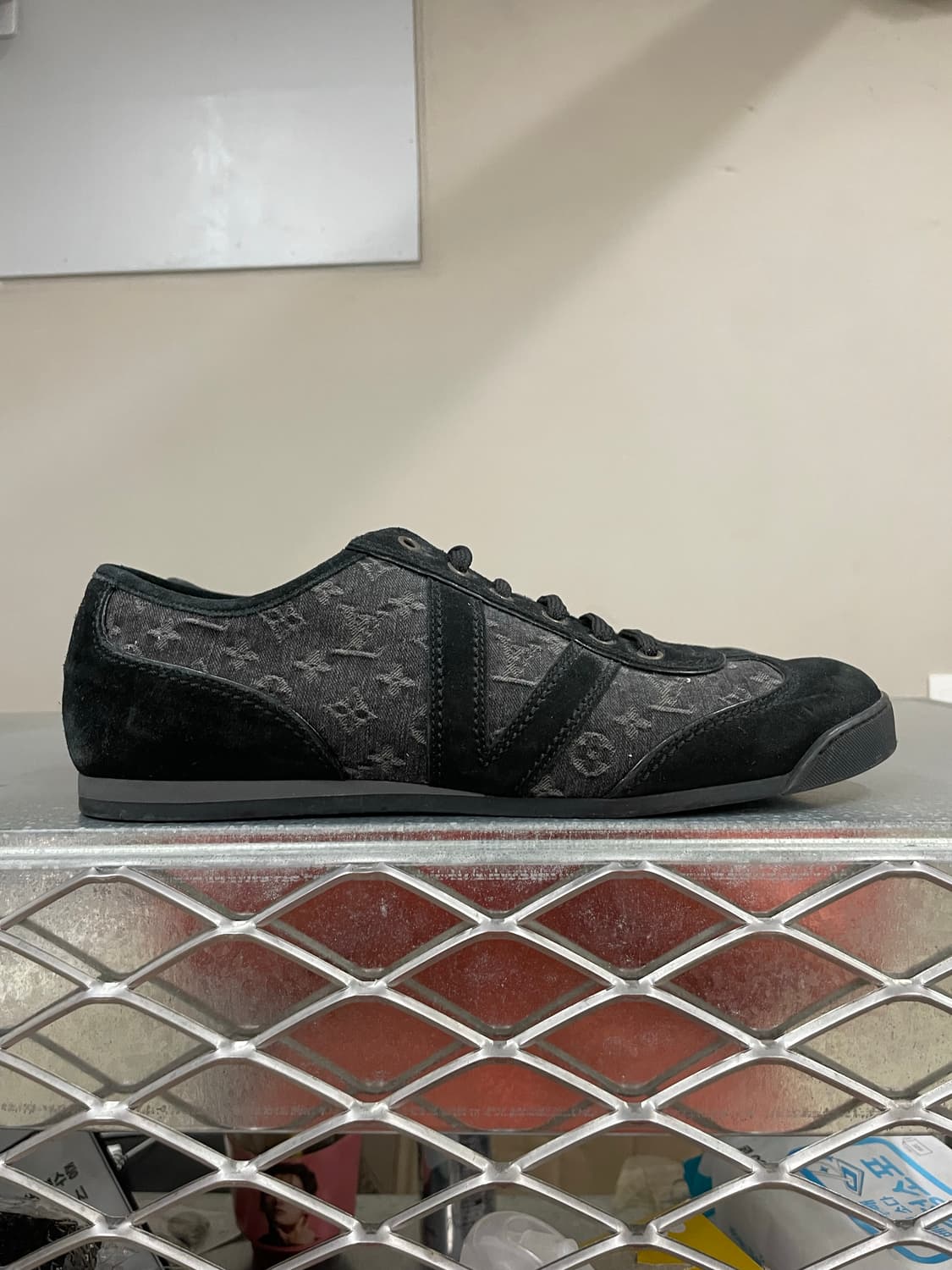 루이비통 블랙 데님 스니커즈 8.5 상품이미지4