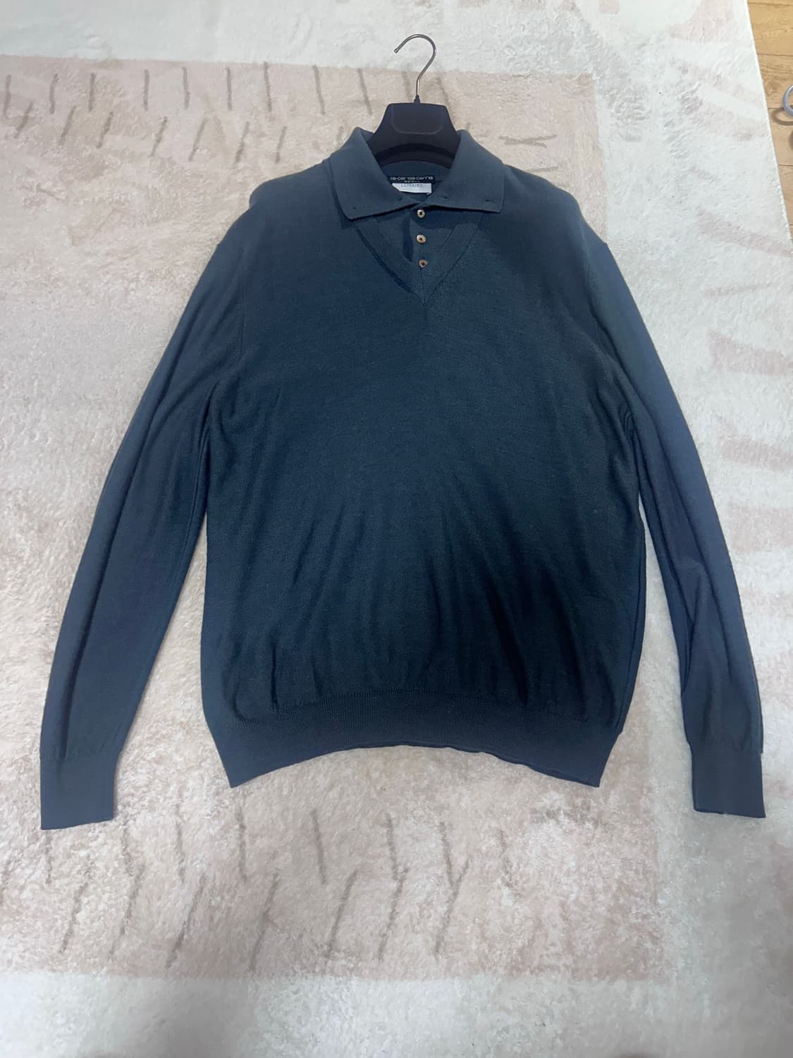 르메르 레이어드 버튼 하이 브이넥 폴로 니트 상품이미지3