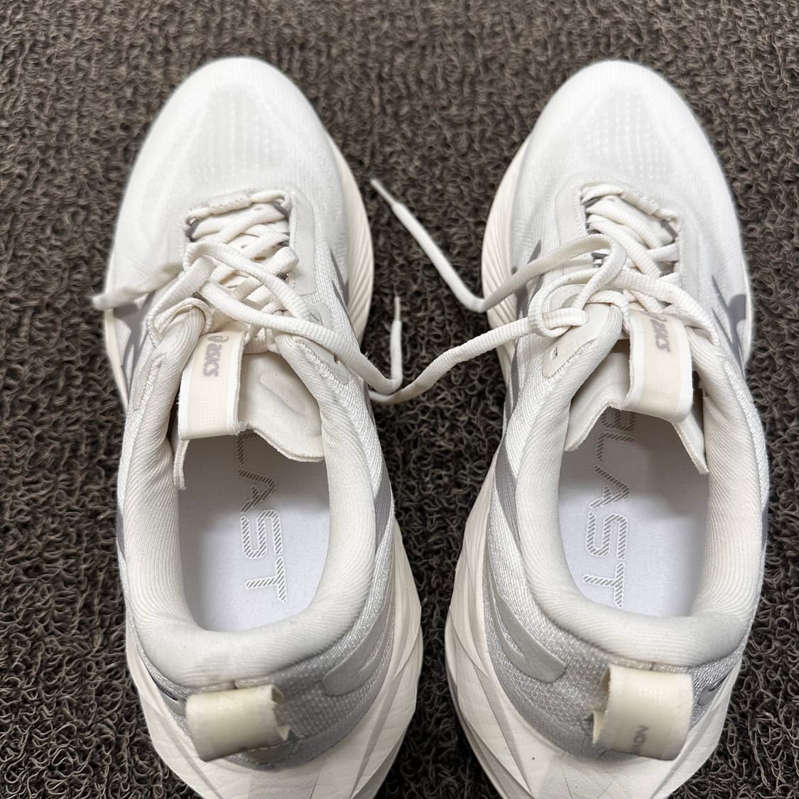 아식스 노바블라스트 4 LE 버치 문락 런닝화 운동화 270 상품이미지4