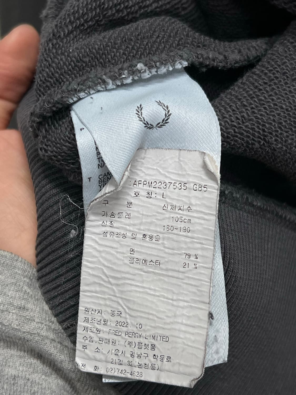 프레드페리 자수로고 맨투맨 차콜 상품이미지5
