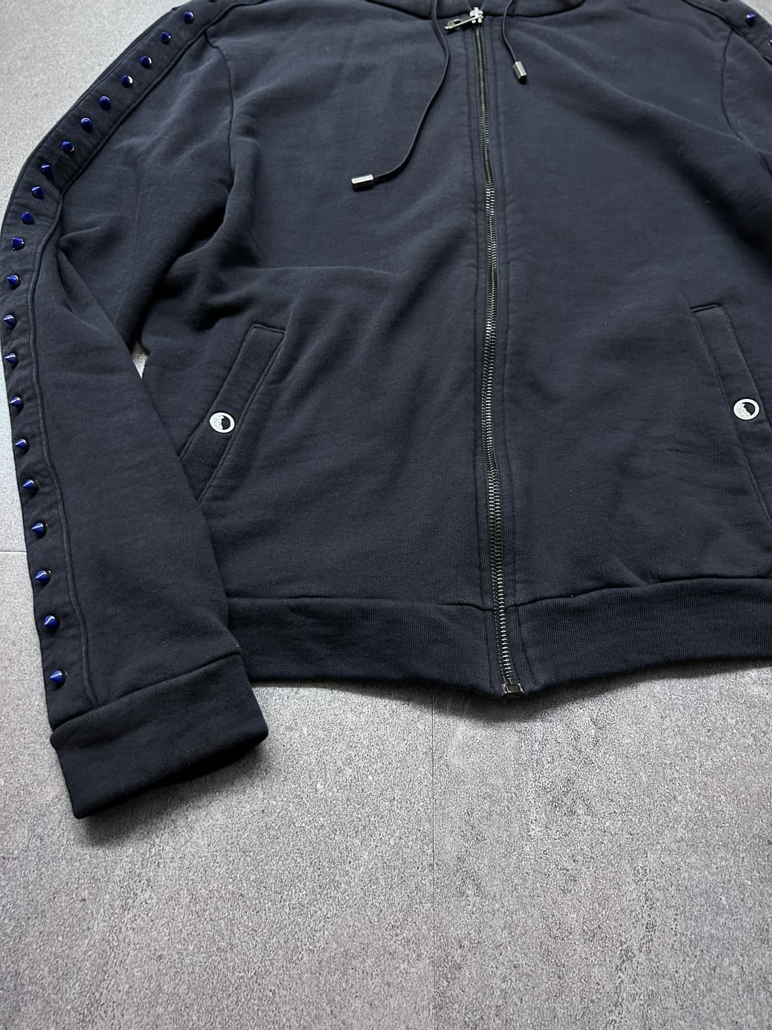 베르사체 라인 스터드 후드 집업 상품이미지4