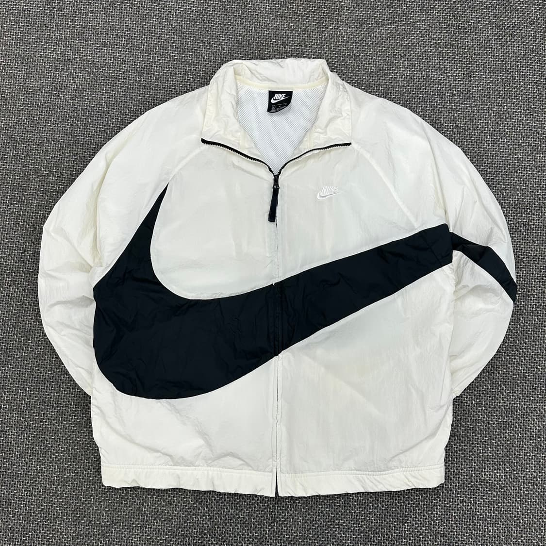 나이키 빅스우시 화이트 바람막이 XL 상품이미지2