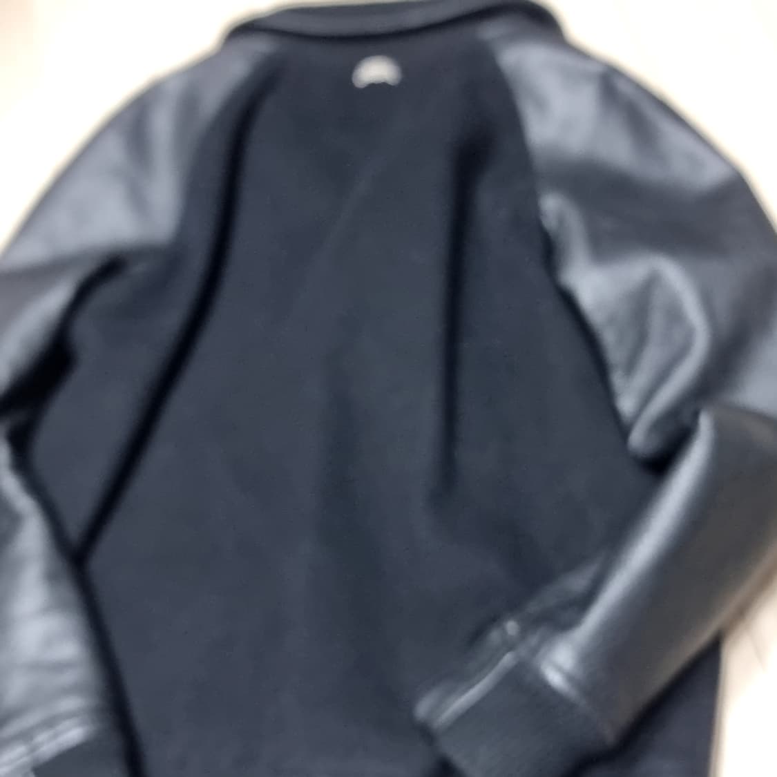 누드본즈 블랙 레더 배색 스타디움 자켓(95) 상품이미지4