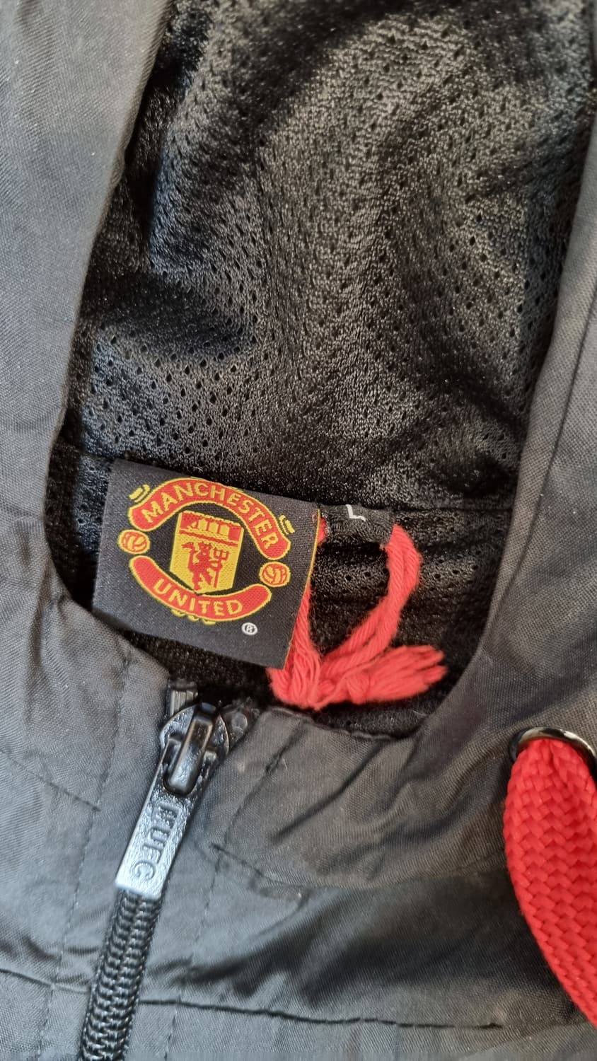 맨체스터 유나이티드 바람막이 자켓 MUFC 후드 블랙 레드 L사이즈 상품이미지3