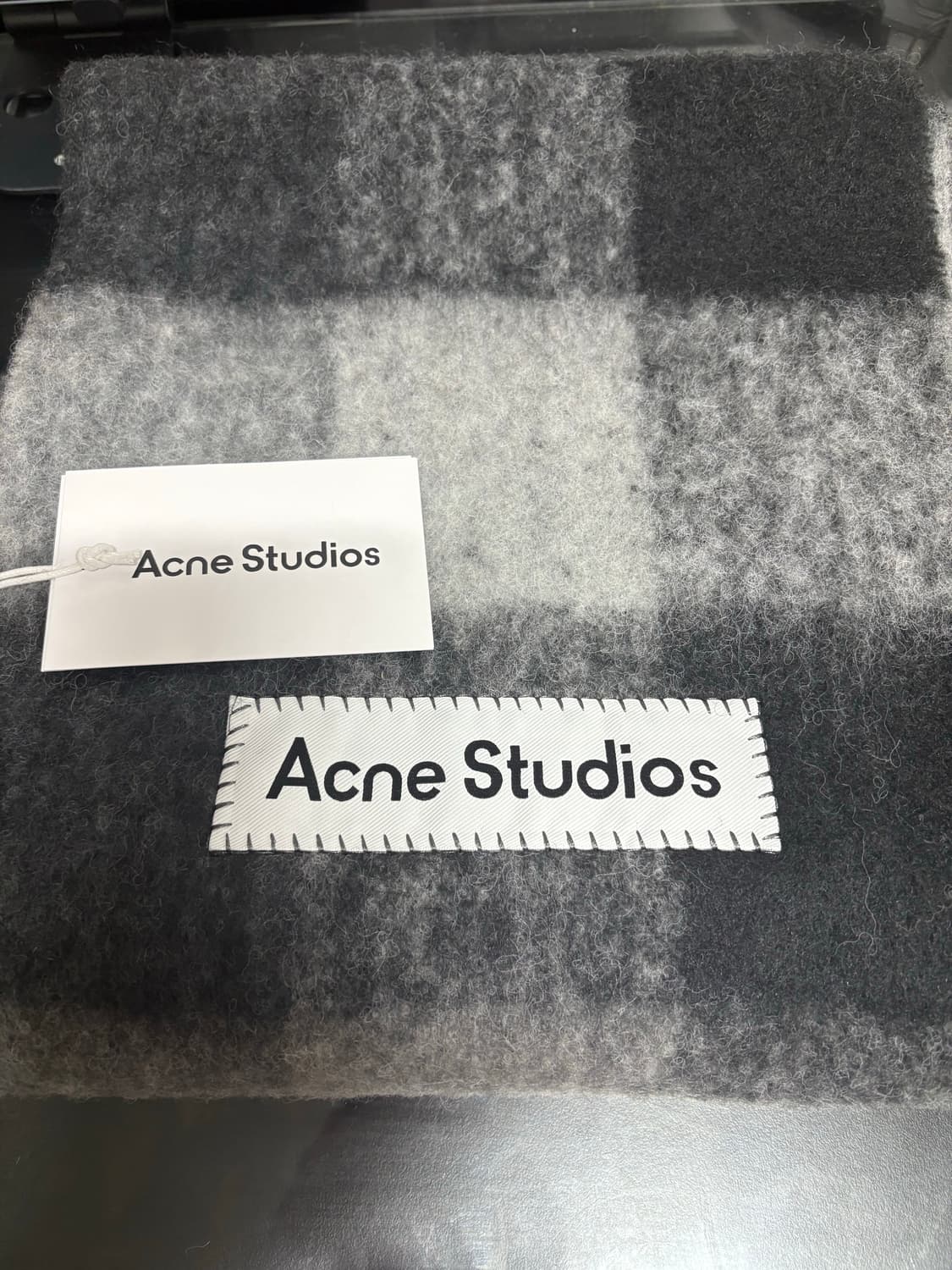 아크네 스튜디오 머플러 상품이미지1