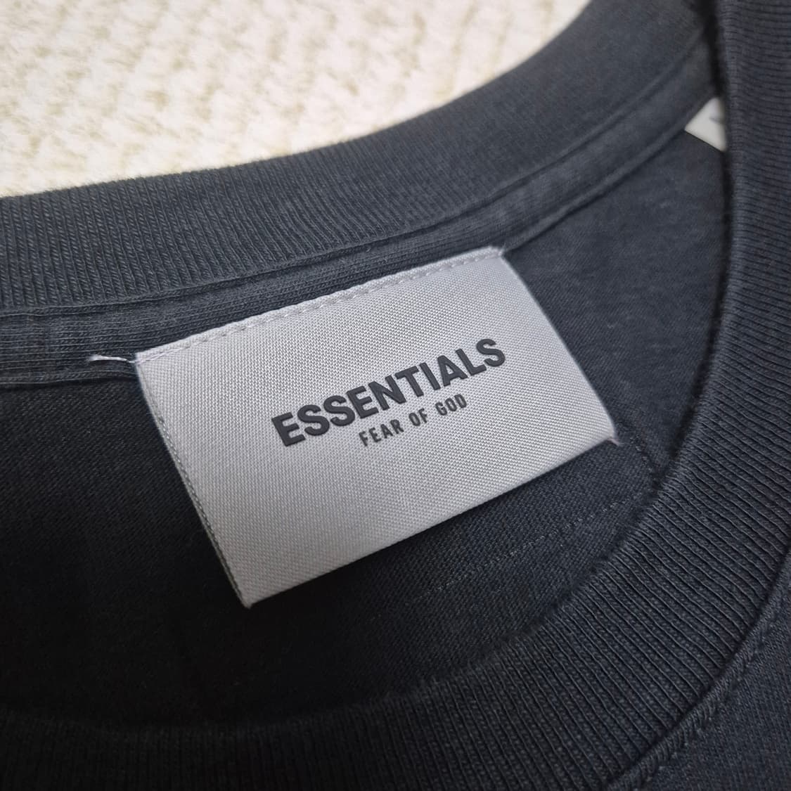 [핫아이템🔥] 에센셜 피어오브갓 코어 컬렉션 티셔츠 블랙 상품이미지4