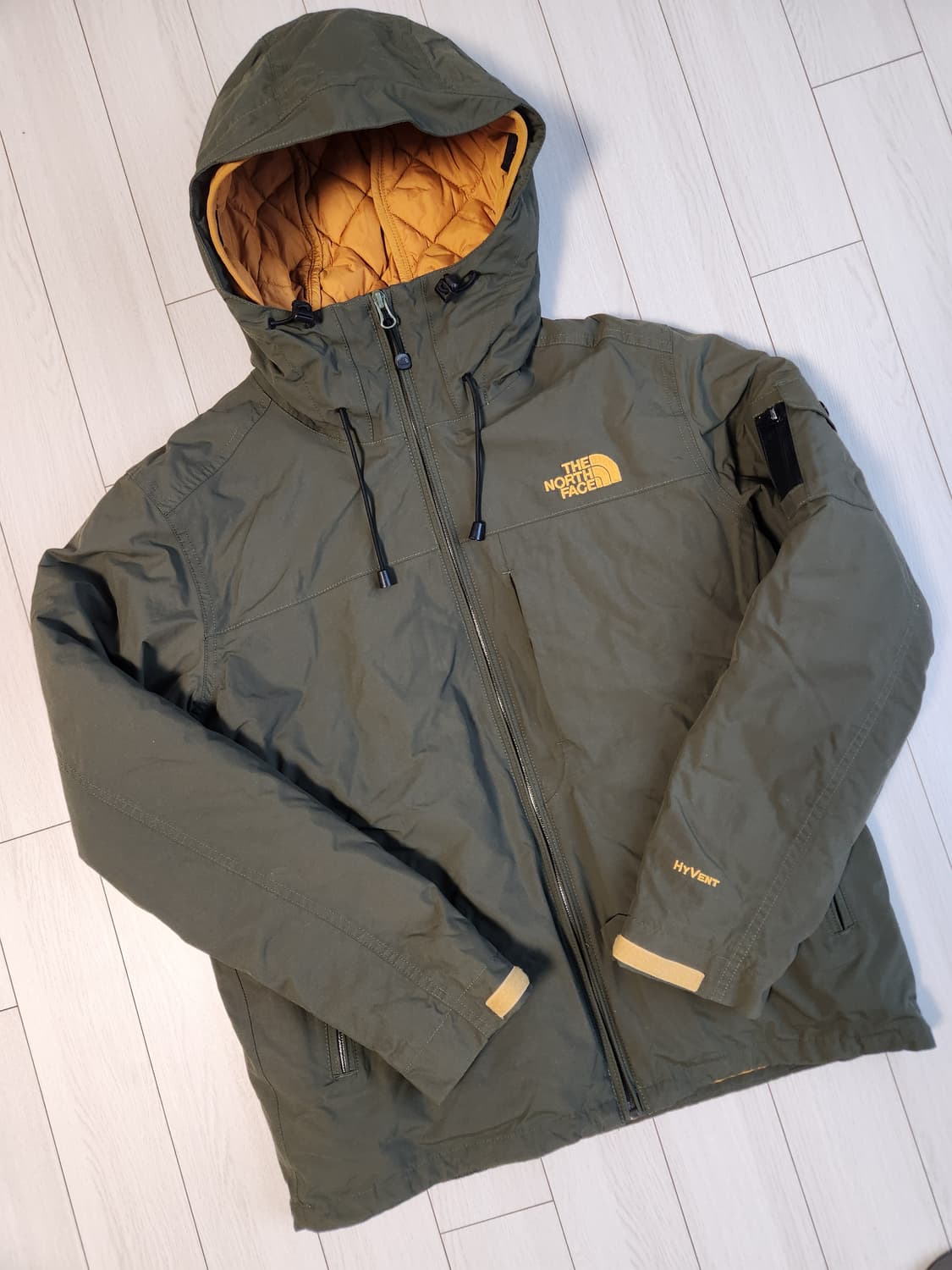 노스페이스 하이벤트 퀄팅 내피 바람막이 야상 자켓 사이즈m

여러 중고사 상품이미지1