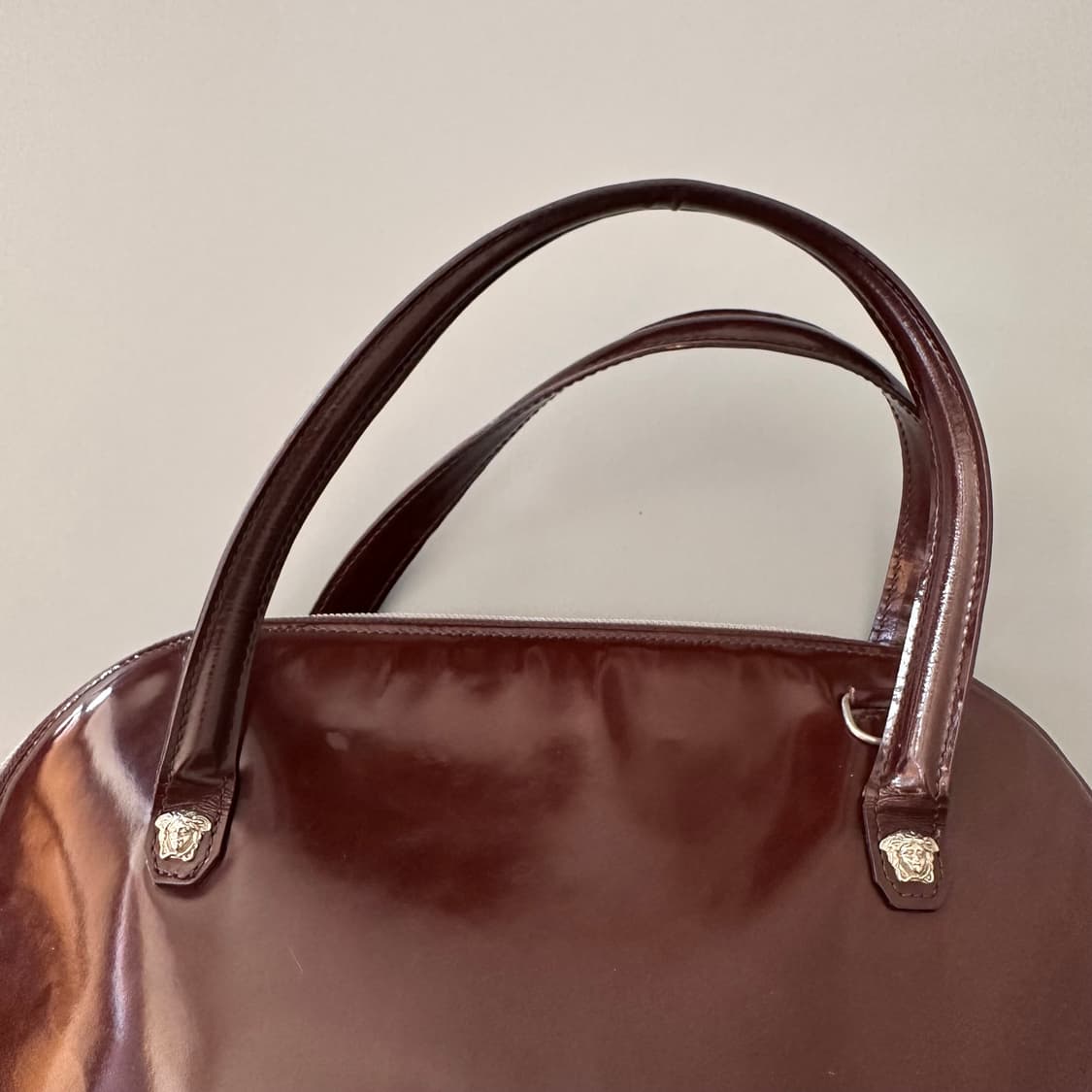 지아니 베르사체 gianni versace 메두사 로고 에나멜 토트백 상품이미지4
