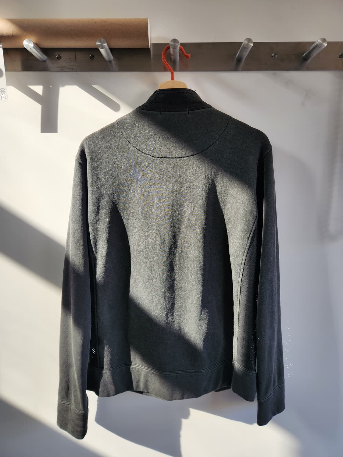 DESIGNWORKS 펀칭 레더 집업 상품이미지2