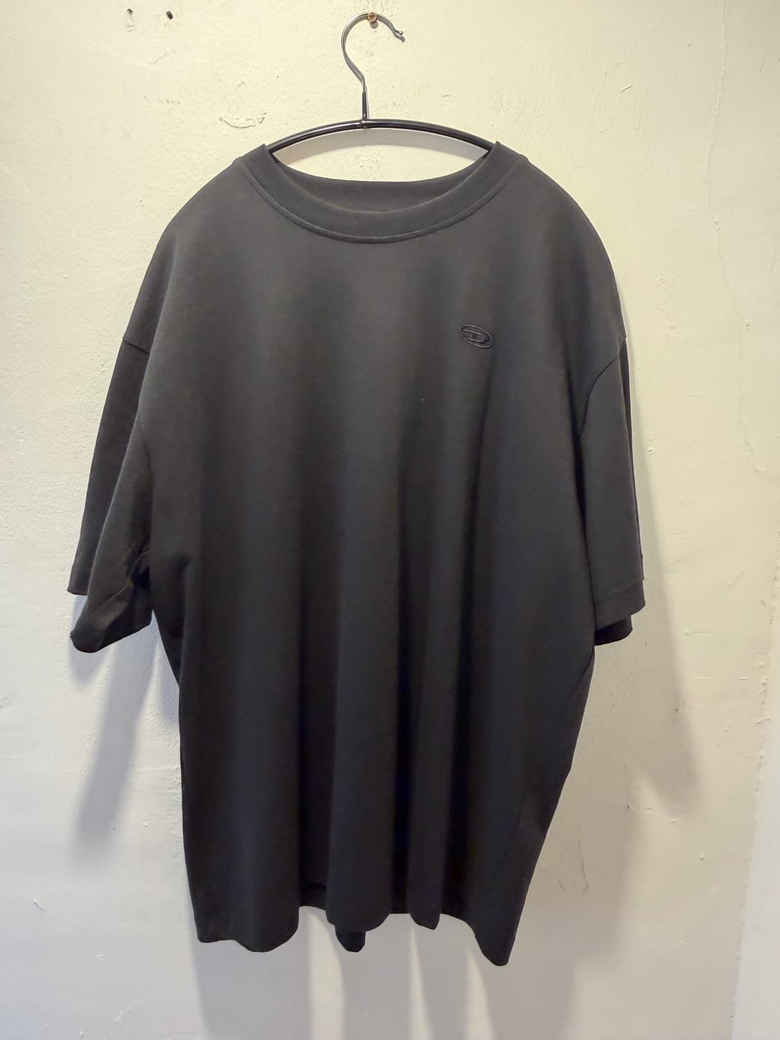 디젤 맥시 오발 D자수 반팔티셔츠 상품이미지1