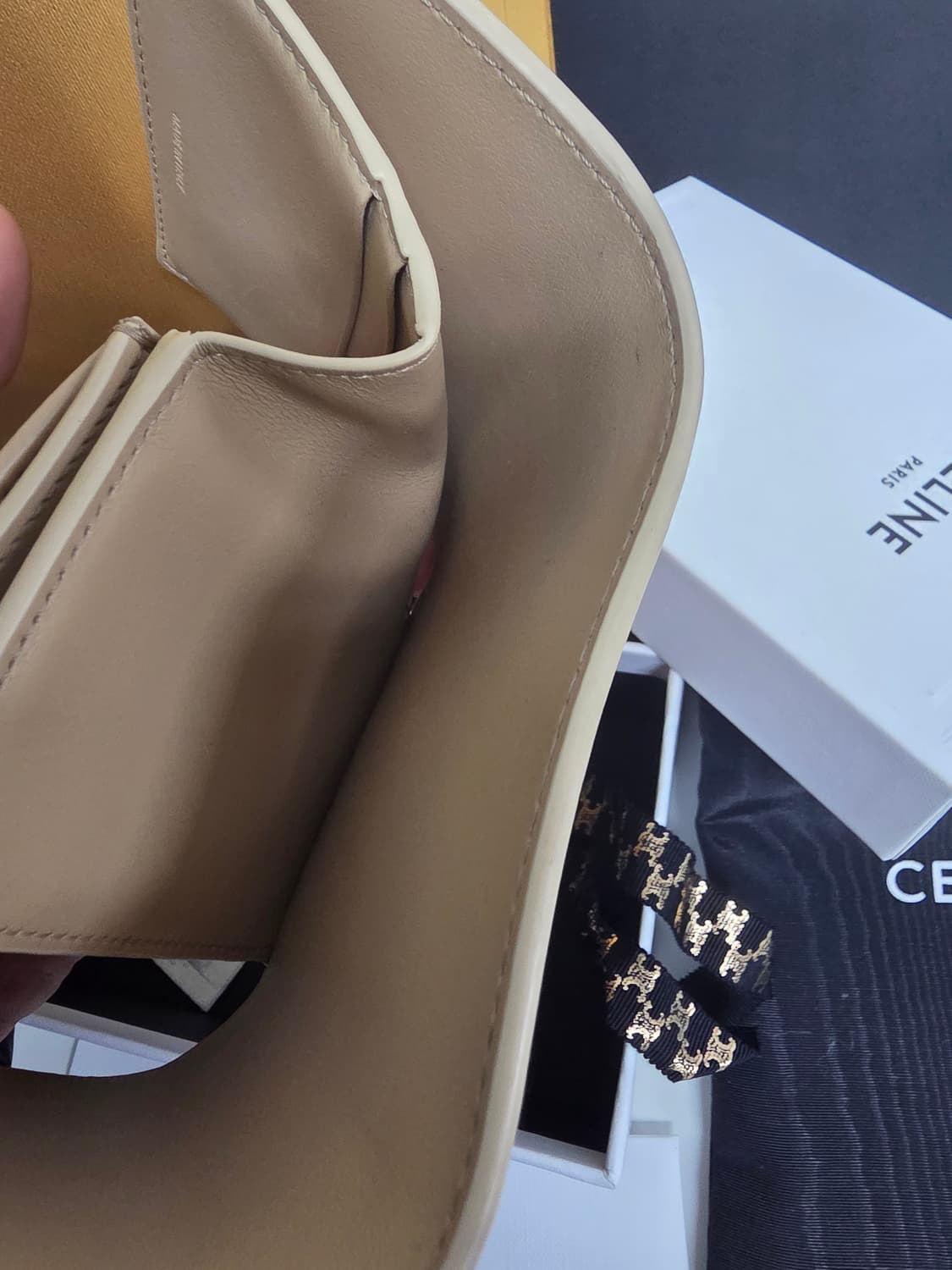 셀린느 트리옹프 반지갑 상품이미지7