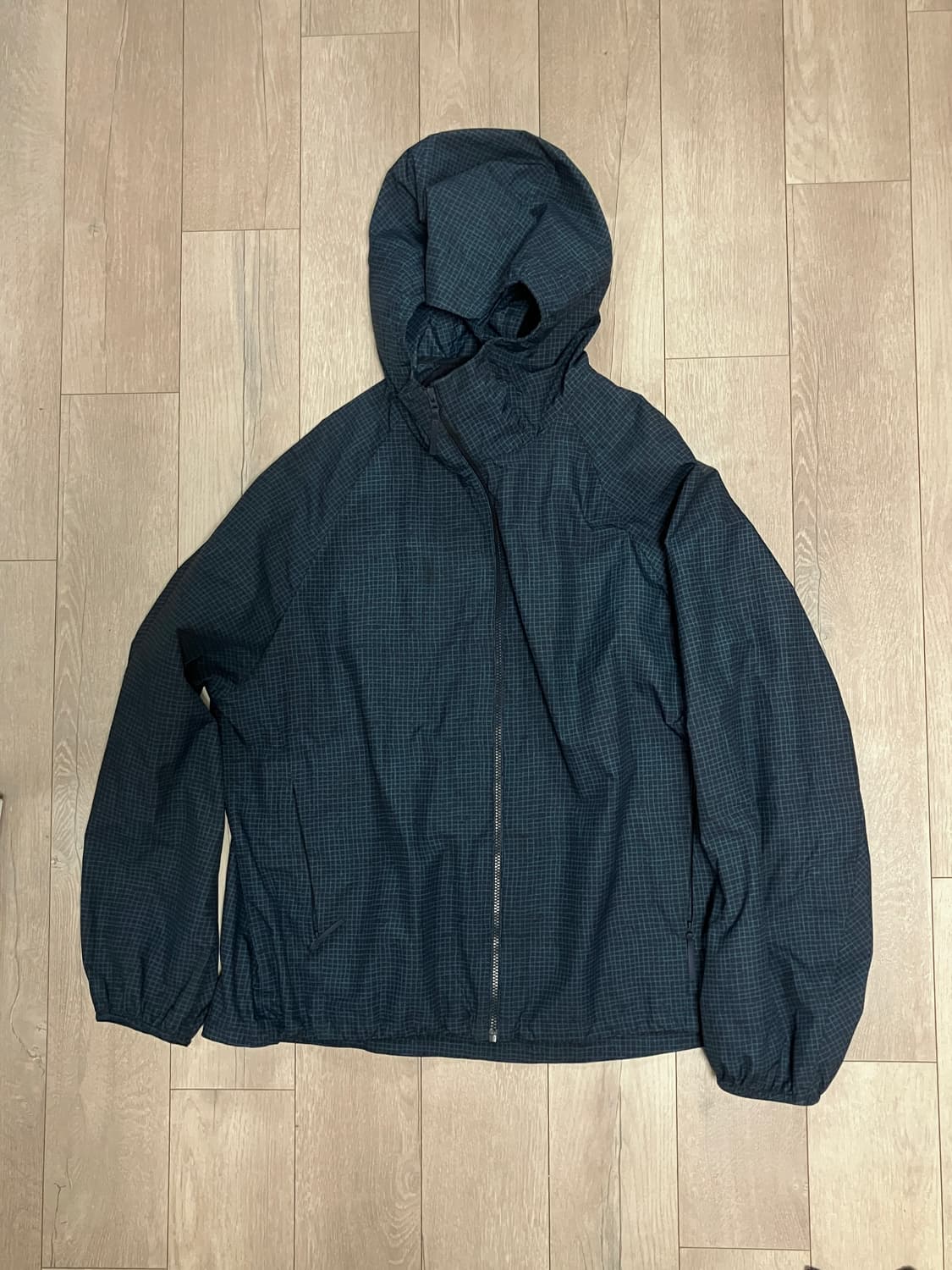 유니클로 포켓터블 UV 프로텍션 파카 블루 체크 상품이미지2