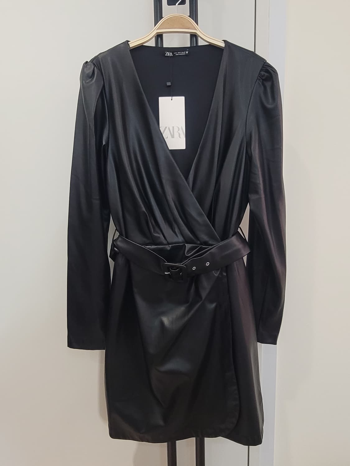 자라 블랙 에코레더 랩 미니 원피스 L사이즈 택달린새제품 상품이미지1