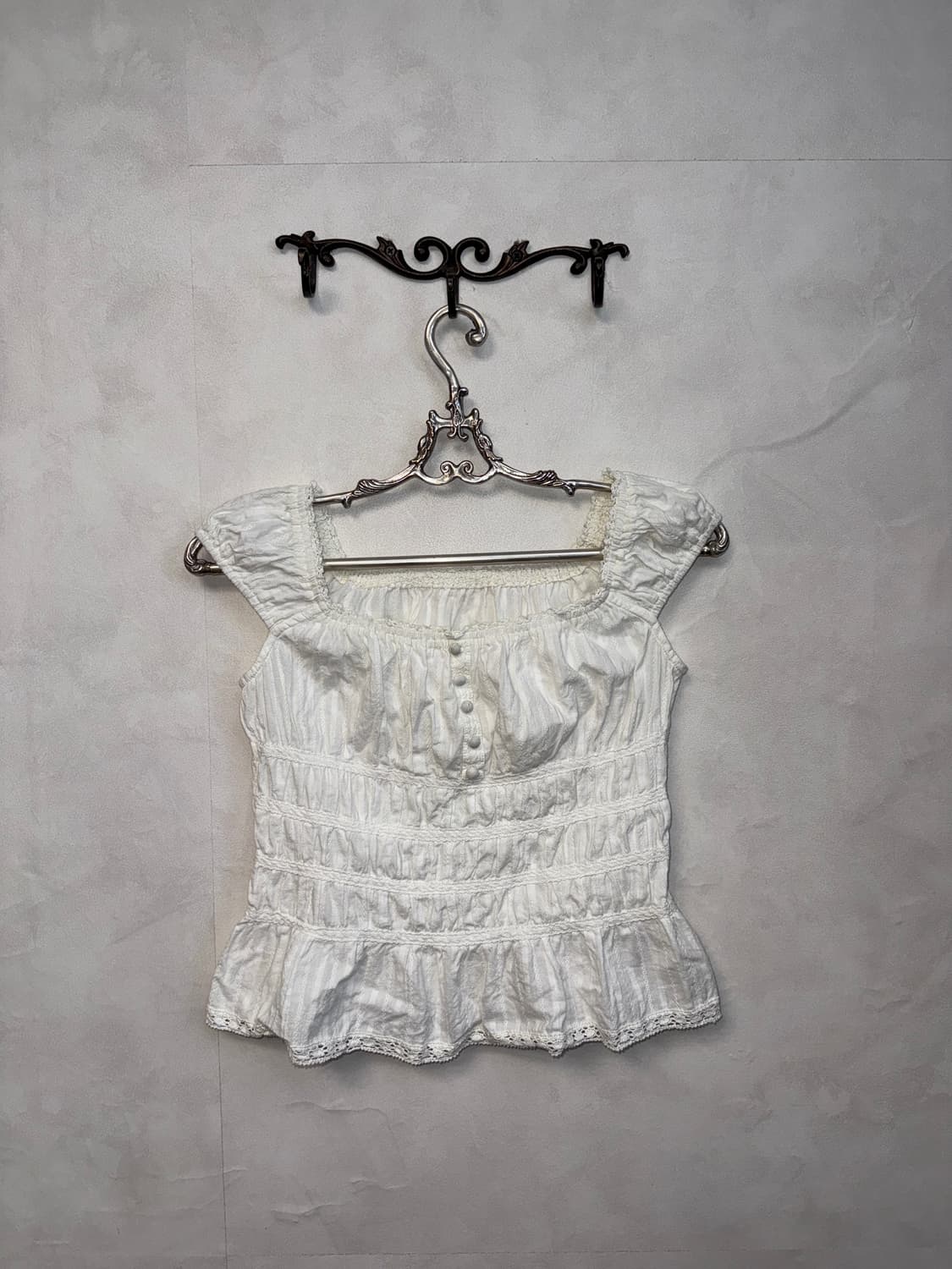 White cotton lace banding offshoulder bl 상품이미지1