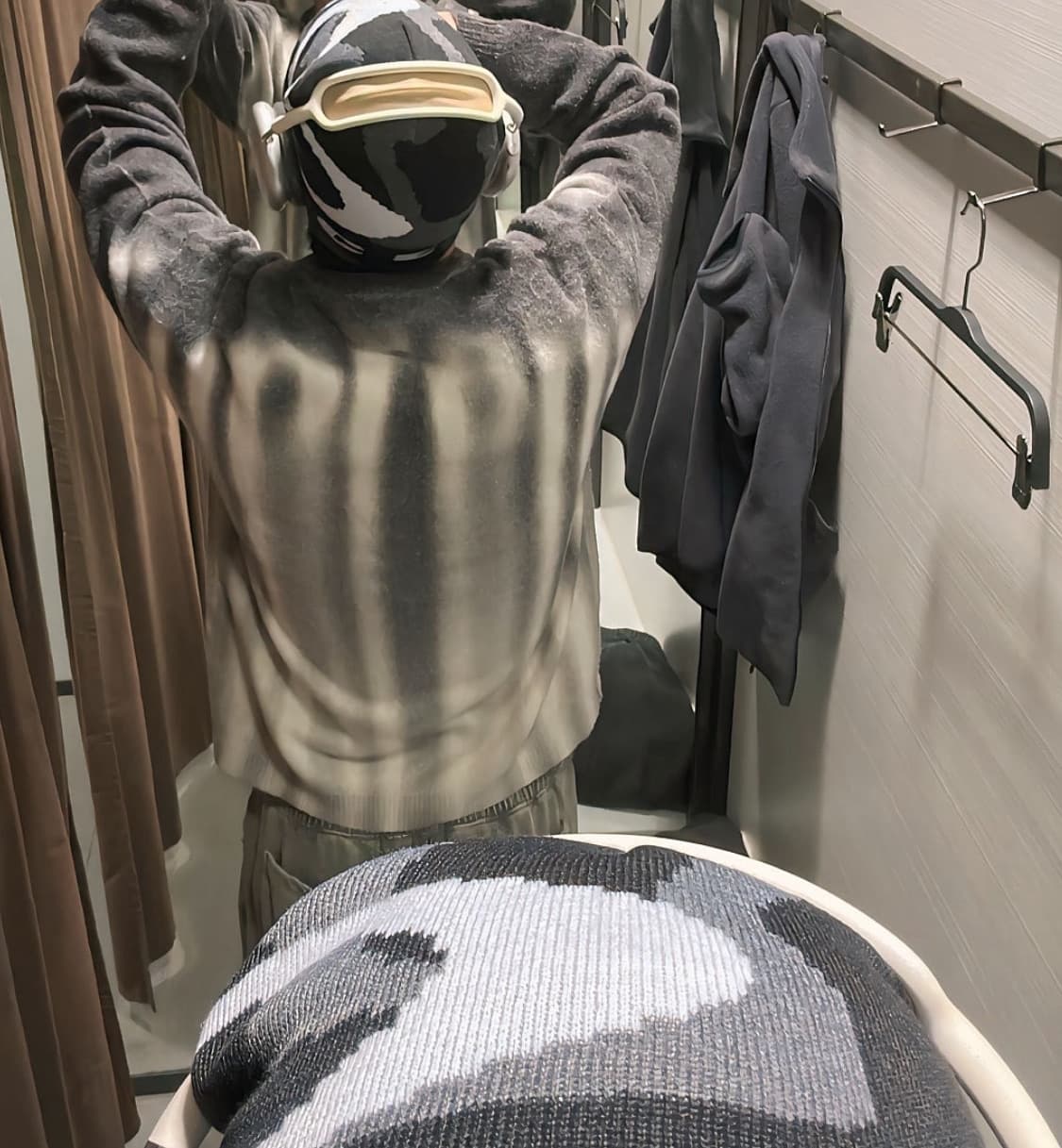 (급처🔥) 슈프림 블러드로고 스웨터 23fw 상품이미지1