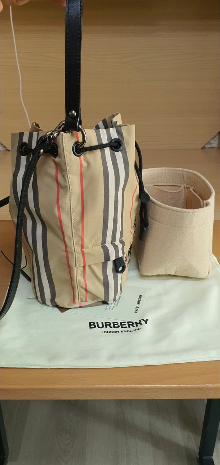 버버리 포이베 버킷백/크로스백 새상품급 정품(감정O) 상품이미지8