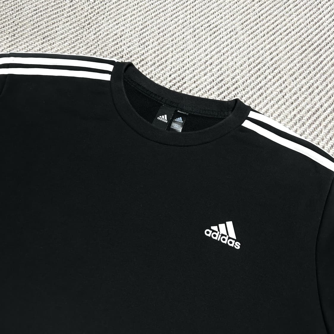[XL] adidas 아디다스 에센셜 3st 블랙 라운드 맨투맨 상품이미지3