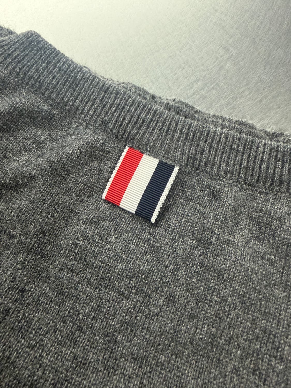 톰브라운 캐시미어 니트 시그니처라인 상품이미지3