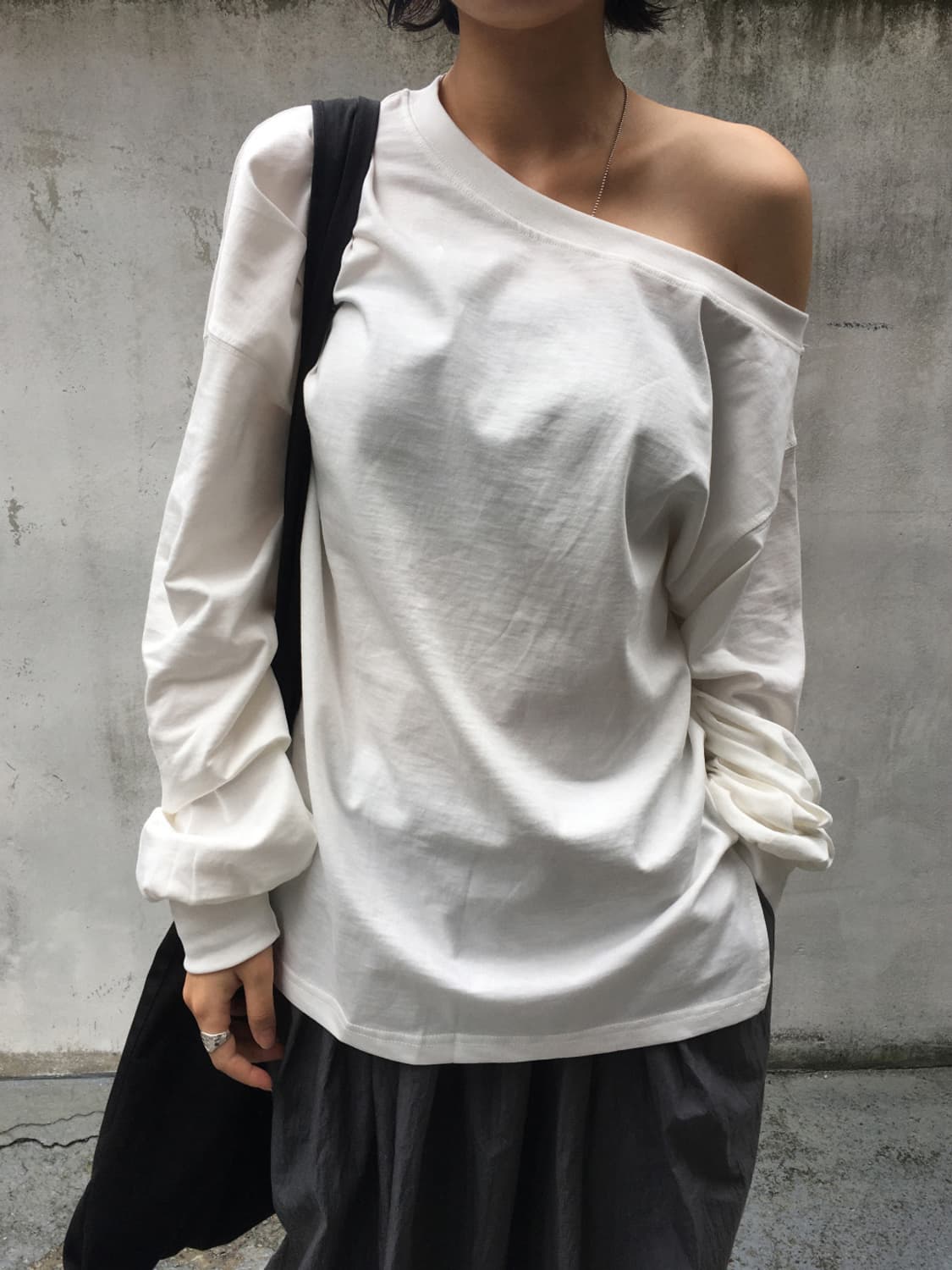 포시아보브 원숄더 롱슬리브 (White/Gray) 상품이미지1