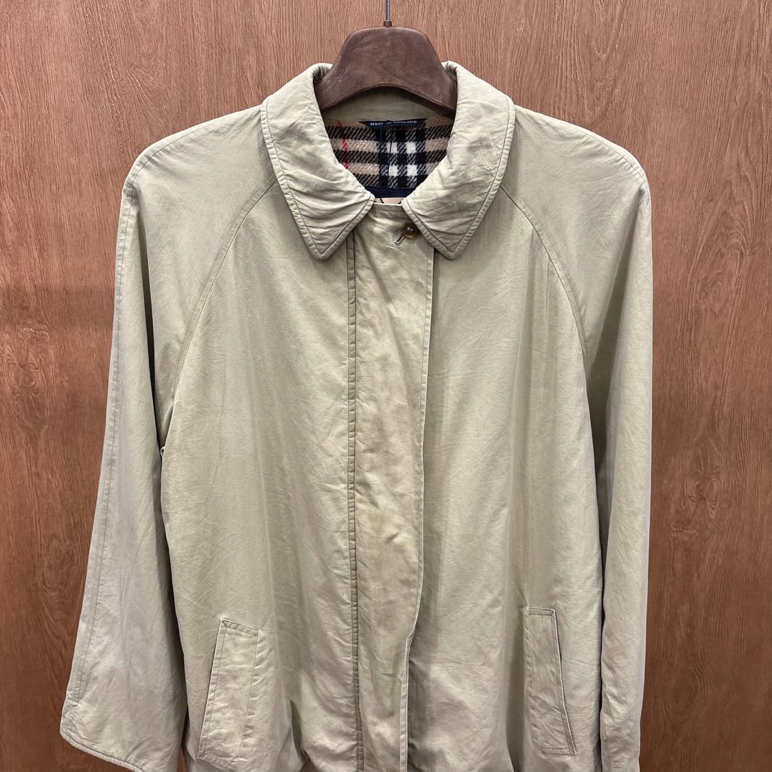 버버리 런던 하프 코트 히든 집업 노바 체크 배색 안감 디테일 베이지 상품이미지4