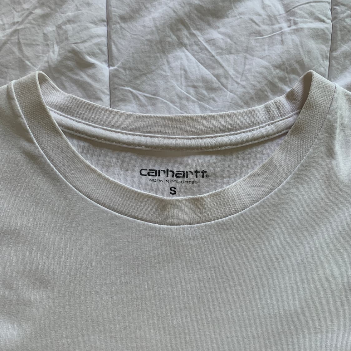 칼하트 S/S STAIN SCRIPT 레터링 프린트 반팔티 상품이미지3