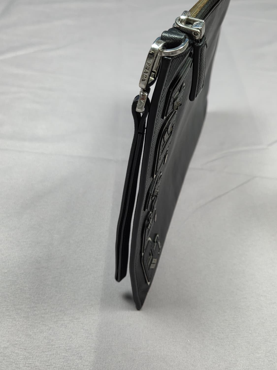 [프라다] 사피아노 바시티 아플리케 레터링 로고 클러치 | G00013 상품이미지2