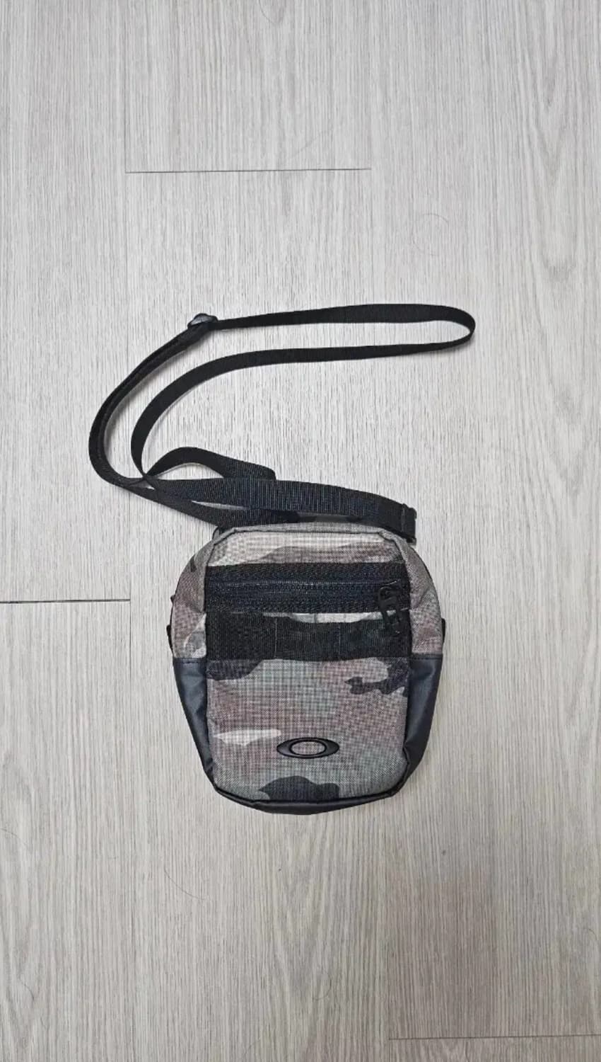 정품)오클리 카모플라쥬 크로스백 미니백 우드랜드 상품이미지1