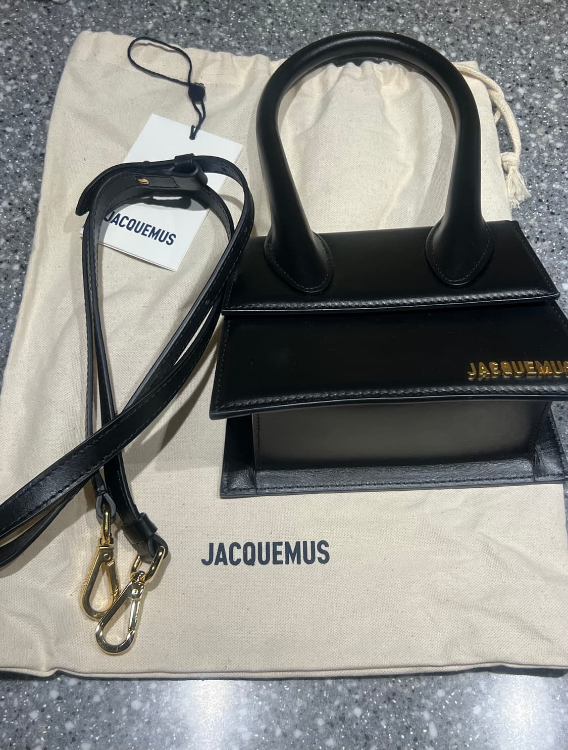 자크뮈스 르 치키토 모옌 숄더백 블랙 상품이미지1