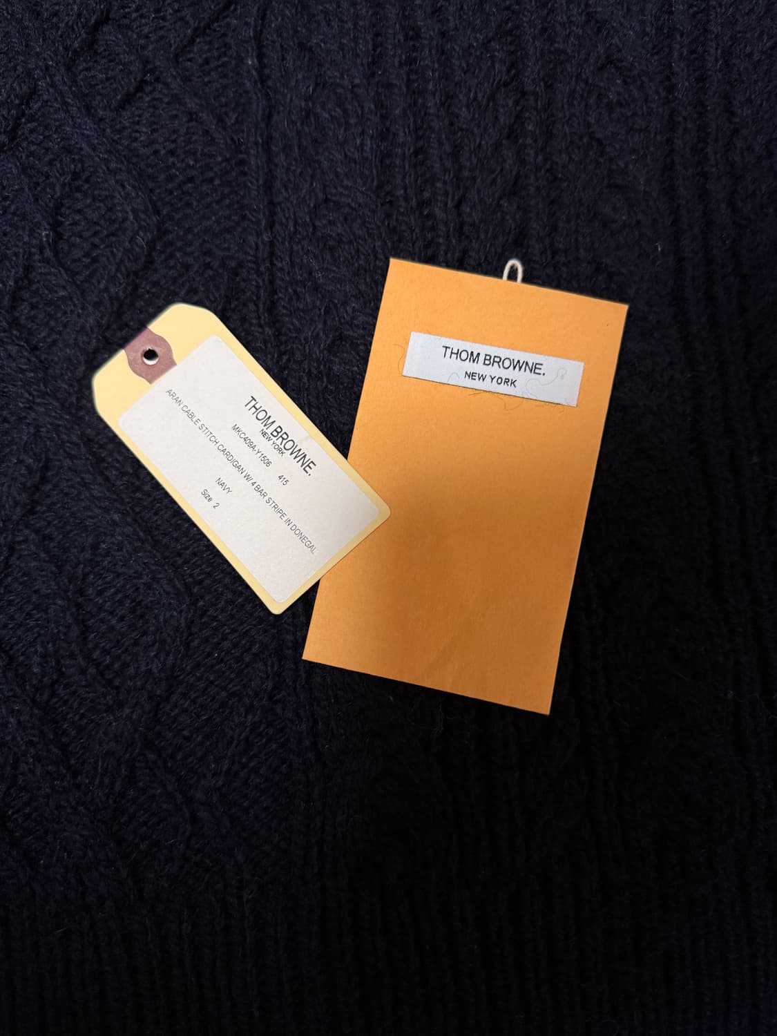 톰브라운  4바 스트라이프 아란 케이블 도니골 울 가디건 2사이즈 판매 상품이미지9