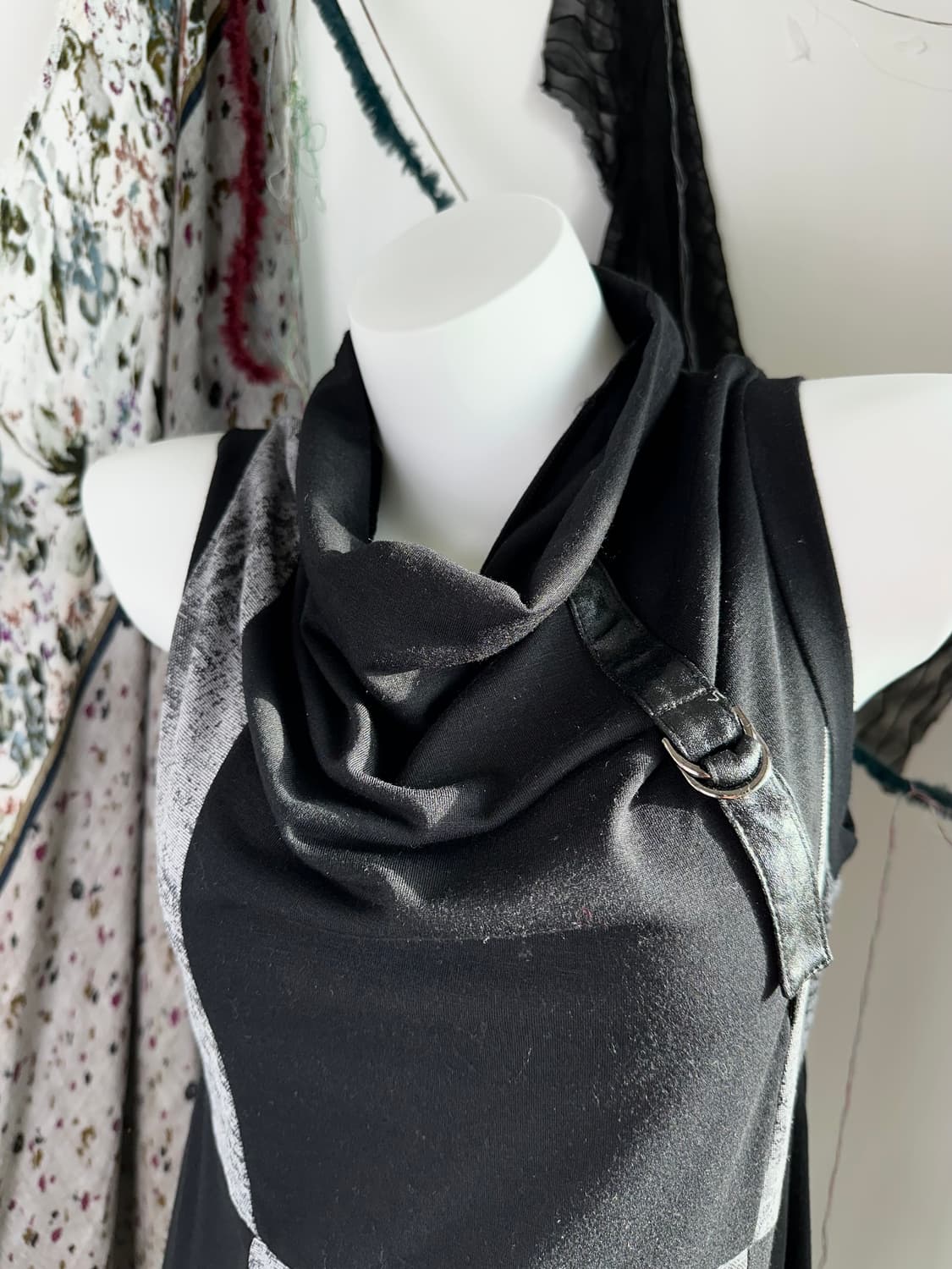 언발 배색 슬리브리스 탑 상품이미지5