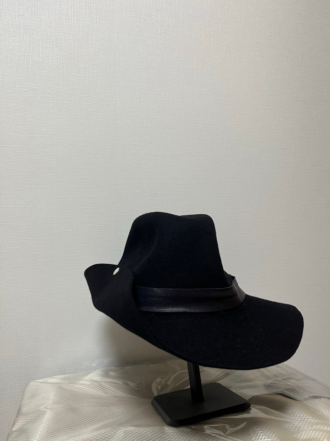 솔로이스트 키지마타카유키 버튼 페도라 상품이미지1