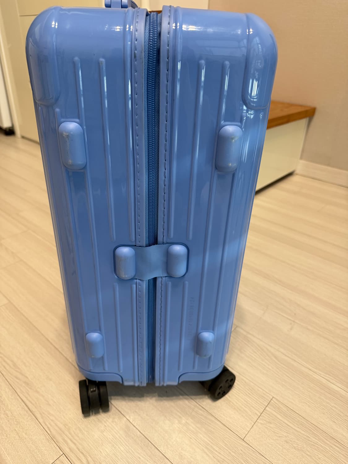 리모와 에센셜 캐빈 상품이미지2