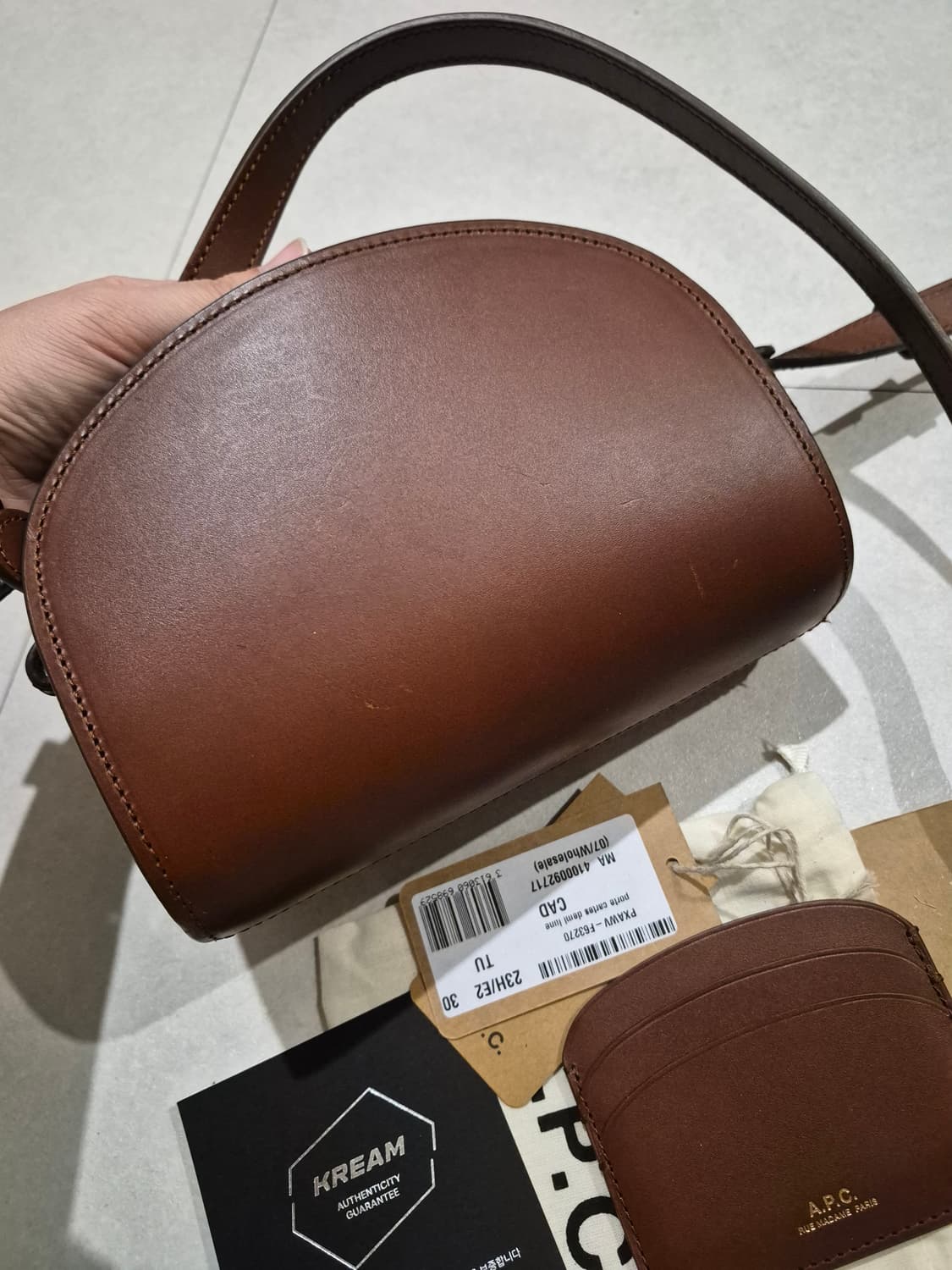 A.P.C. 하프문 가방 브라운 + 카드지갑 세트 상품이미지5